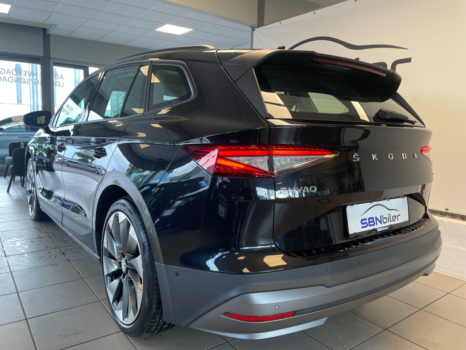 Sort Skoda Enyaq fra 2023