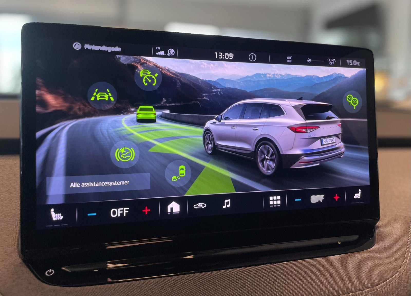 Sort Skoda Enyaq fra 2023