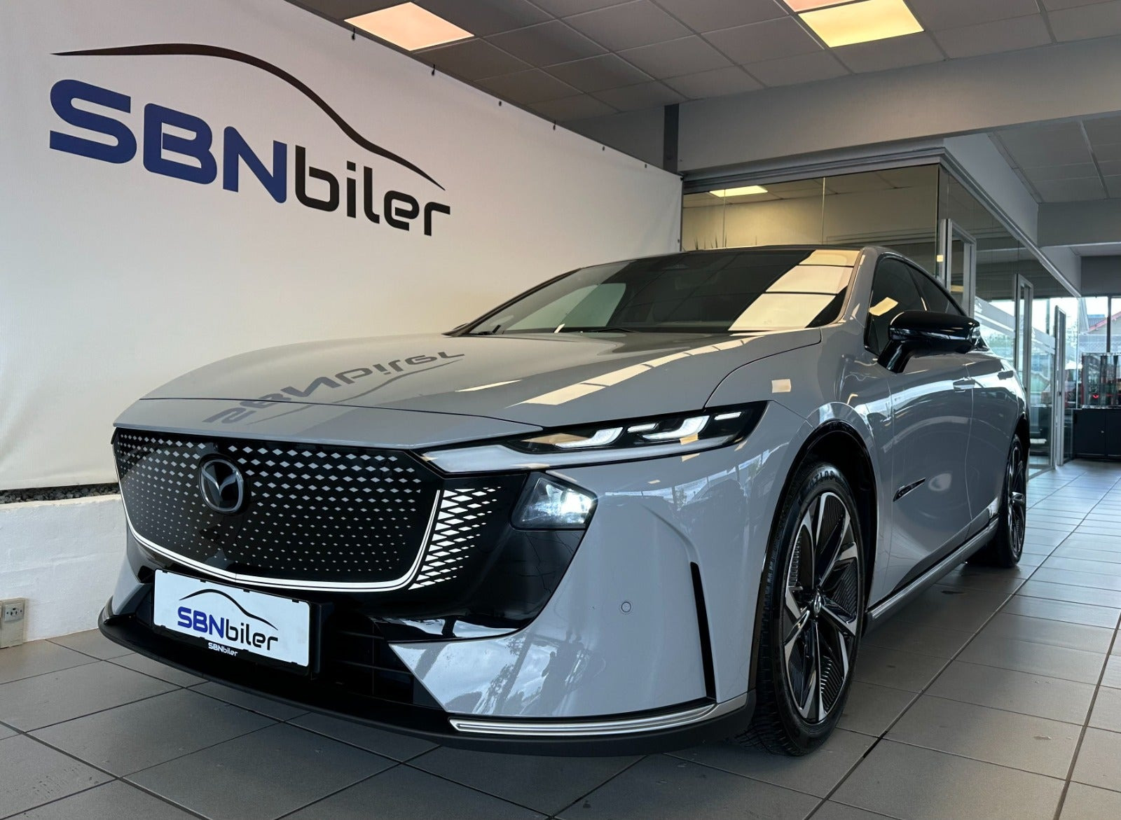 Grå Mazda 6e fra 2025