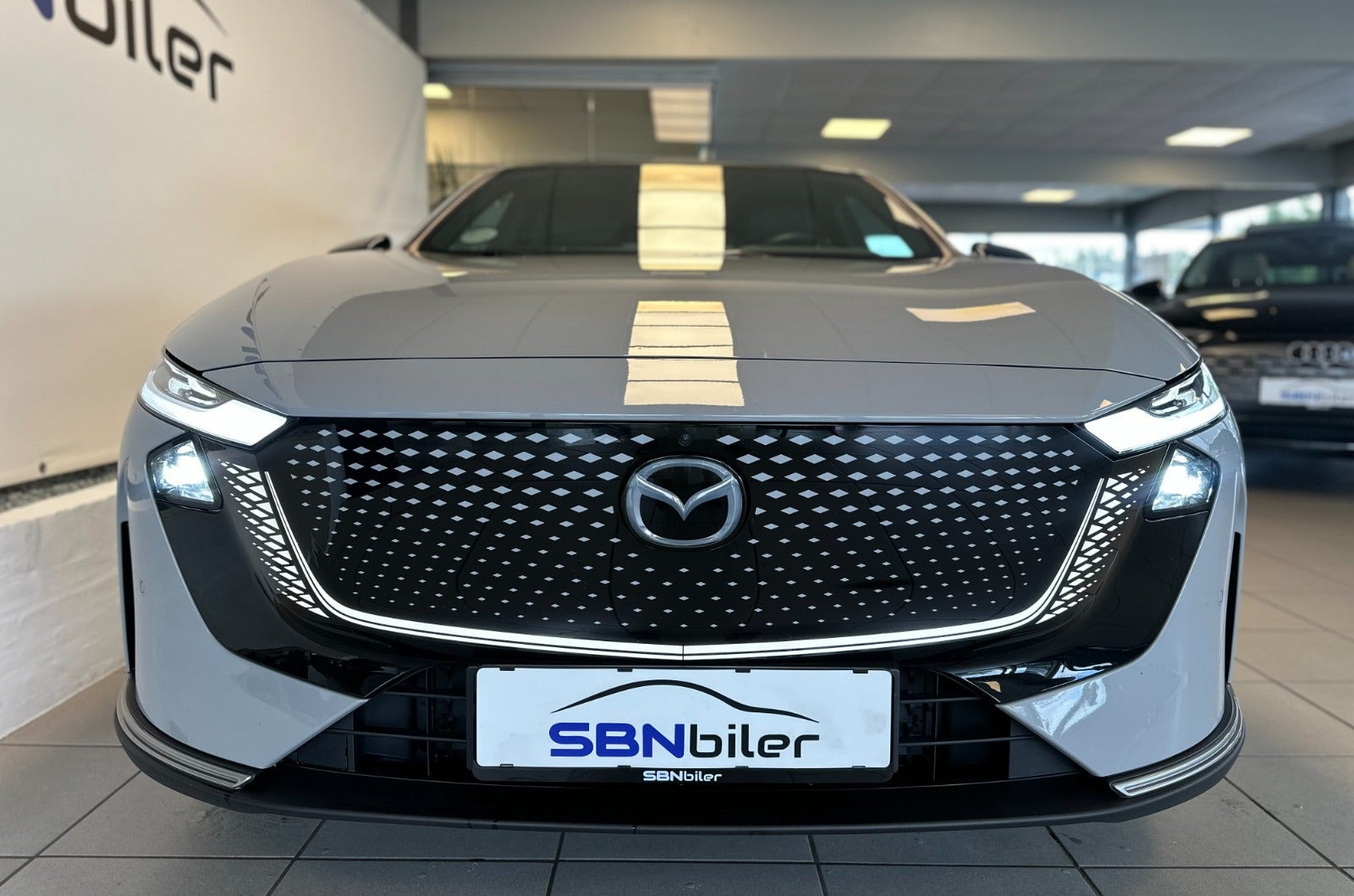 Grå Mazda 6e fra 2025