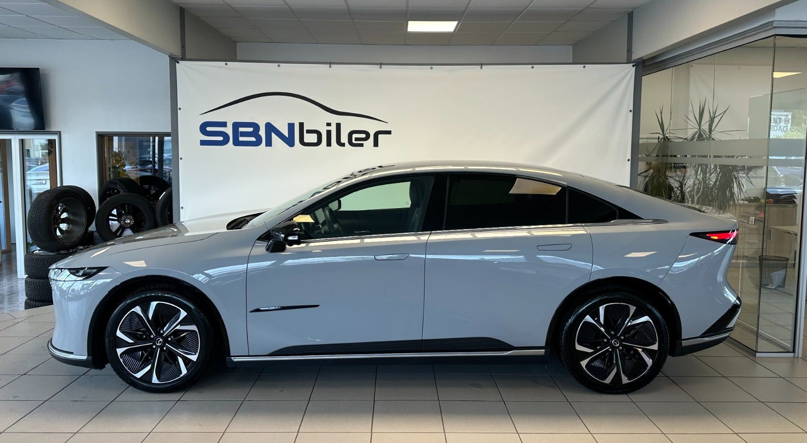 Grå Mazda 6e fra 2025