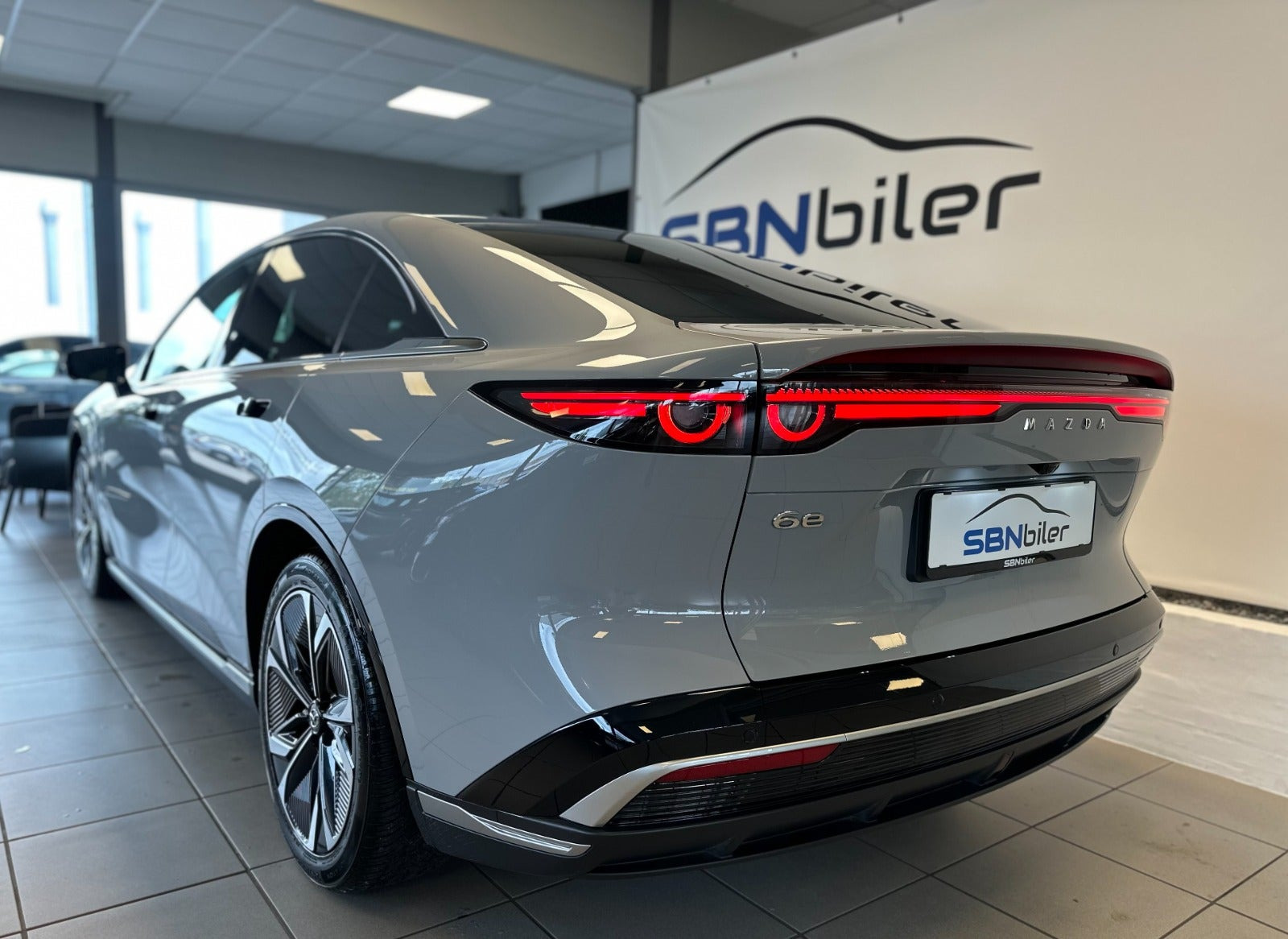 Grå Mazda 6e fra 2025