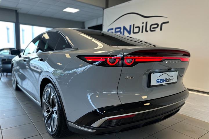 Grå Mazda 6e fra 2025