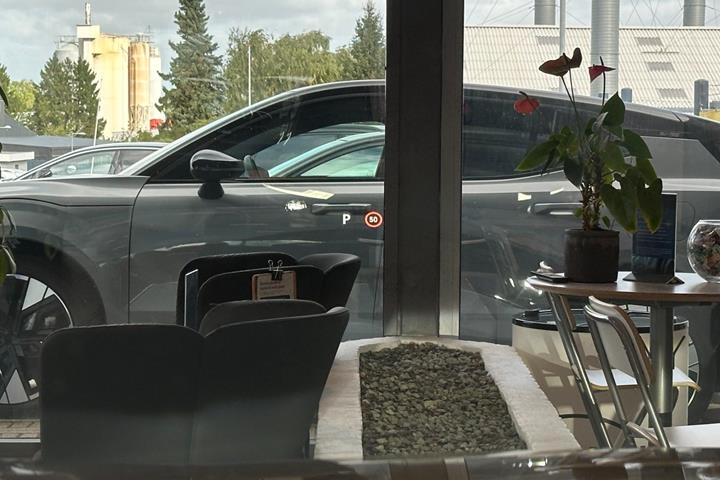 Grå Mazda 6e fra 2025
