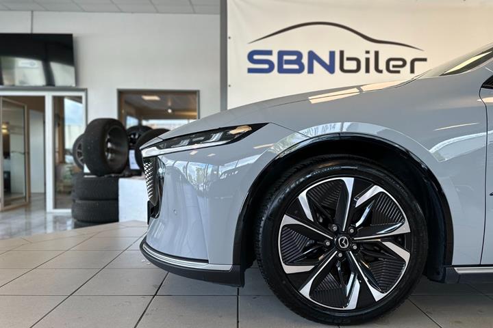 Grå Mazda 6e fra 2025