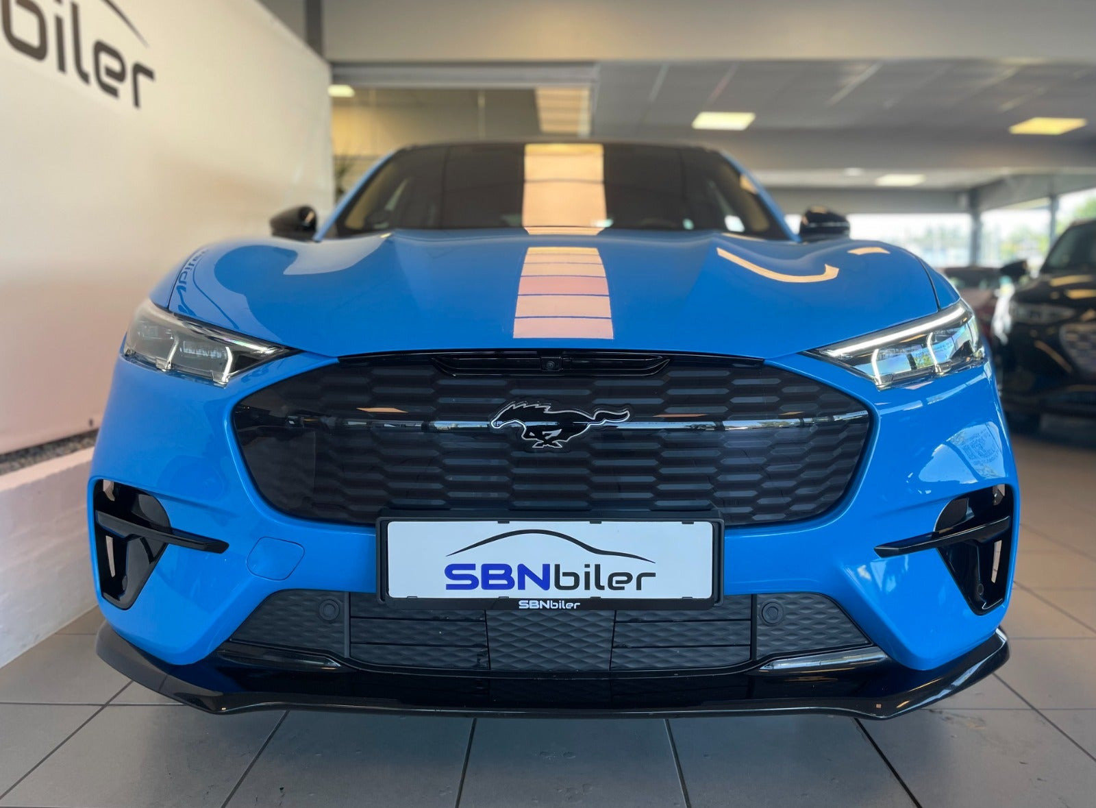 Blå Ford Mustang Mach-E fra 2023