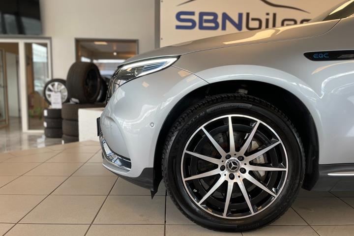 Sølv Mercedes EQC400 fra 2021