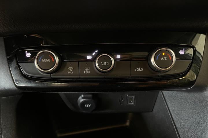 Hvid Opel Corsa fra 2024