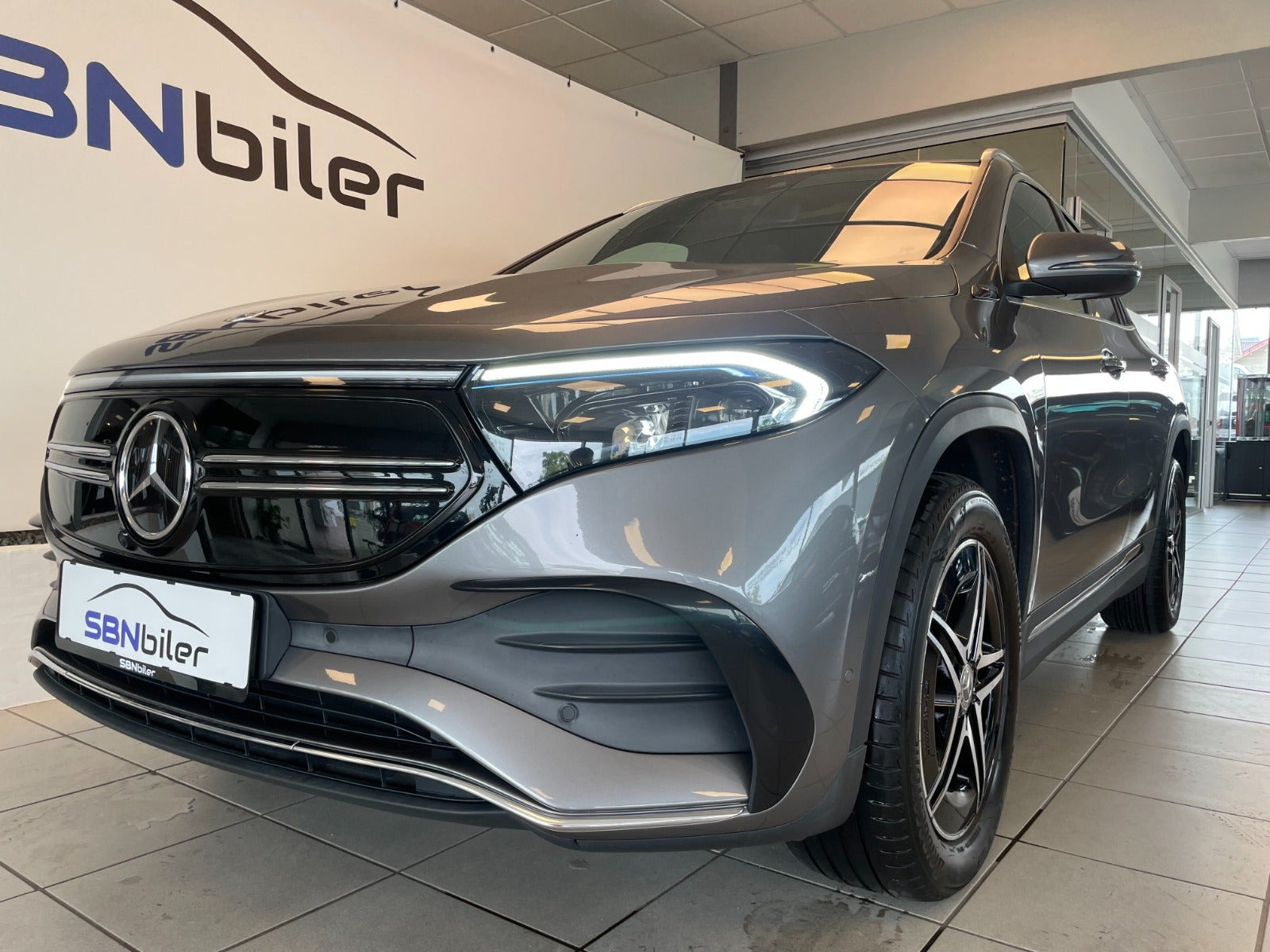 Grå Mercedes EQA250 fra 2021