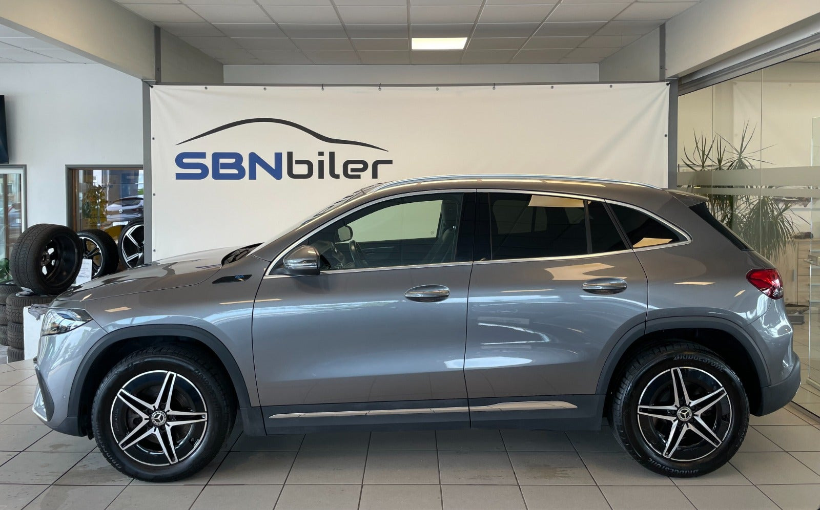 Grå Mercedes EQA250 fra 2021