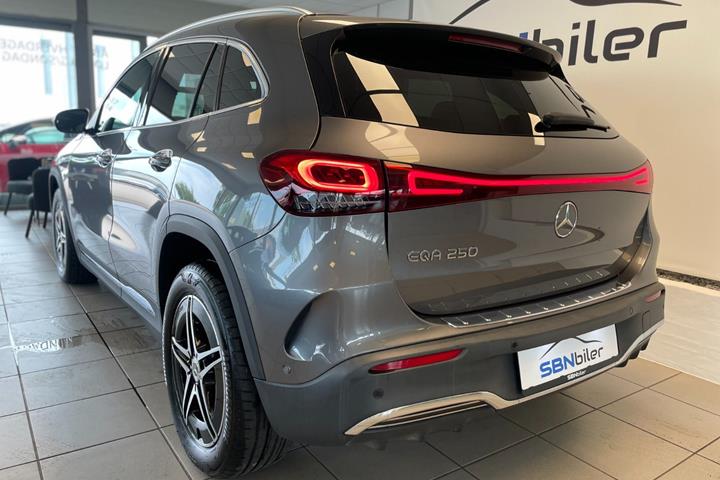 Grå Mercedes EQA250 fra 2021