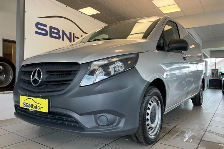 Sølv Mercedes Vito 111 fra 2019