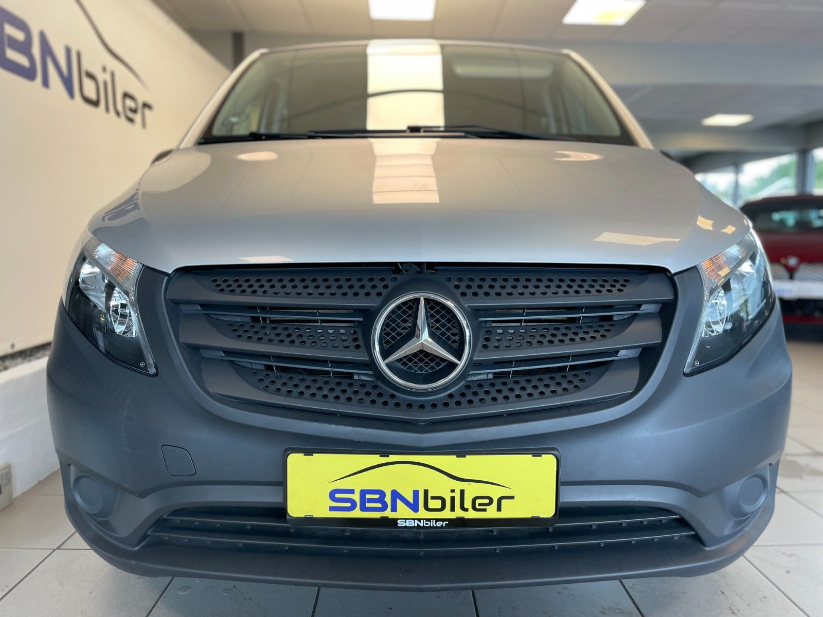 Sølv Mercedes Vito 111 fra 2019