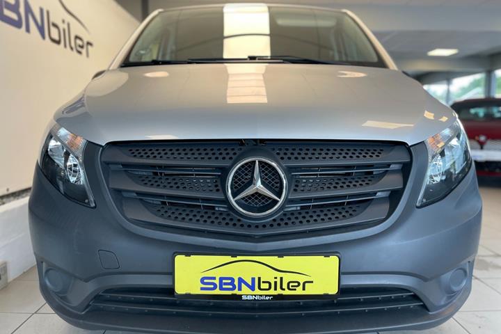 Sølv Mercedes Vito 111 fra 2019