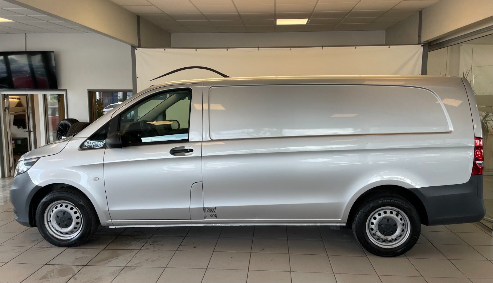 Sølv Mercedes Vito 111 fra 2019