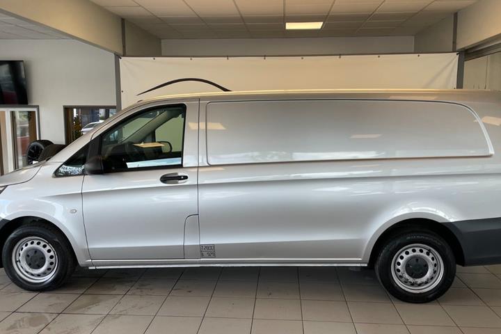 Sølv Mercedes Vito 111 fra 2019