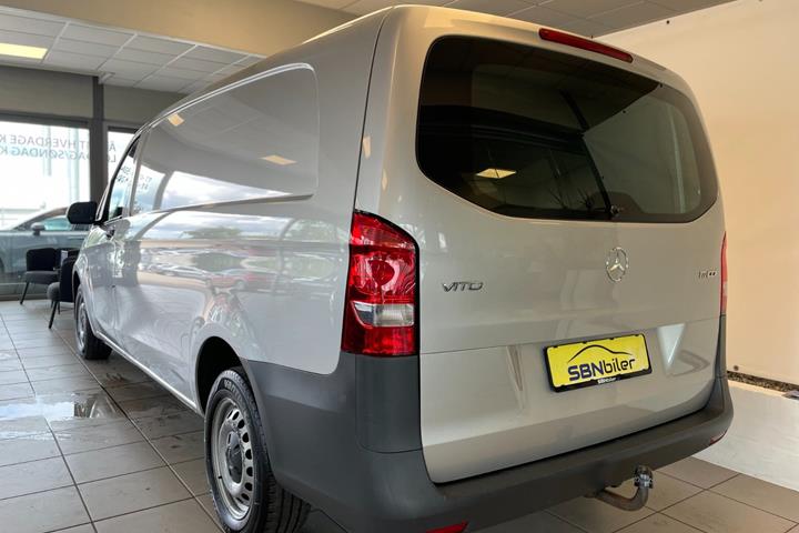Sølv Mercedes Vito 111 fra 2019