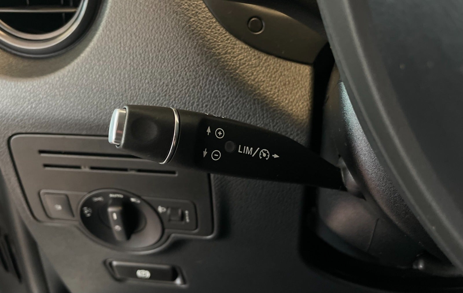 Sølv Mercedes Vito 111 fra 2019