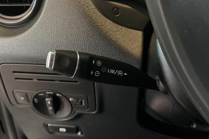 Sølv Mercedes Vito 111 fra 2019