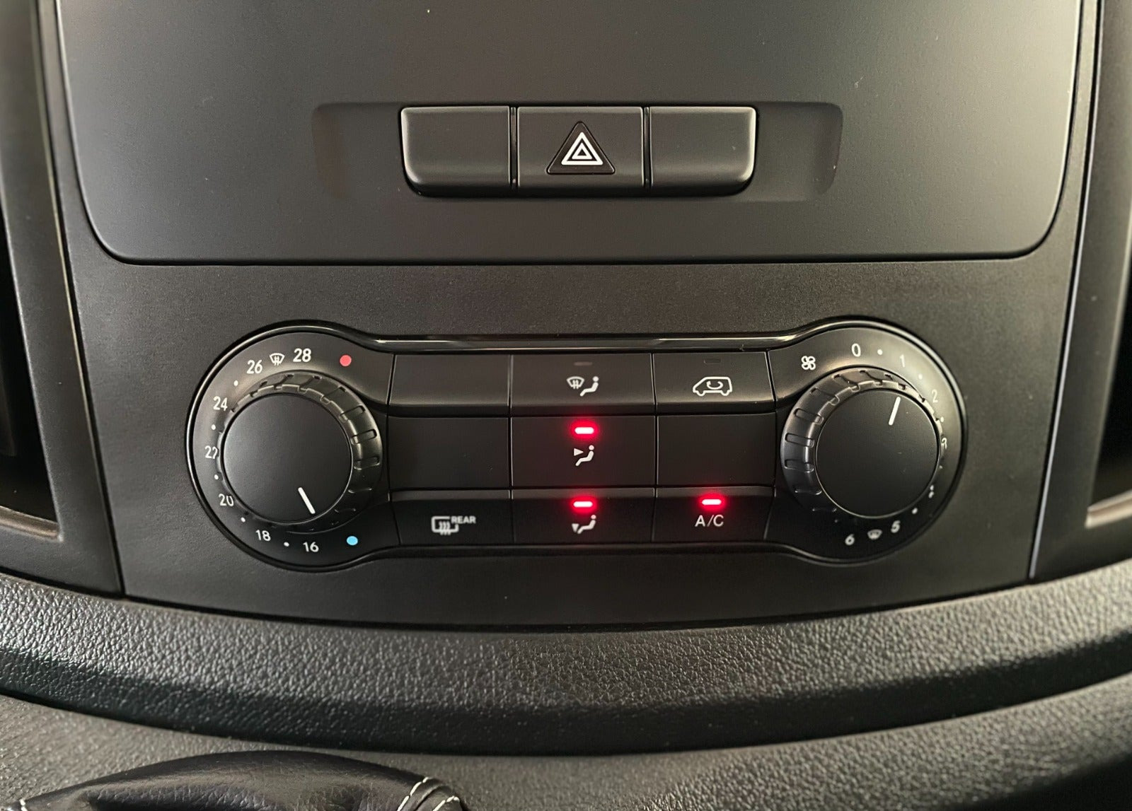 Sølv Mercedes Vito 111 fra 2019