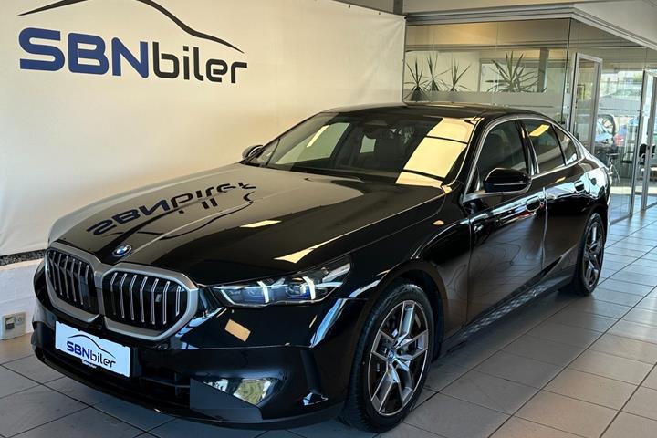 Sort BMW i5 fra 2025