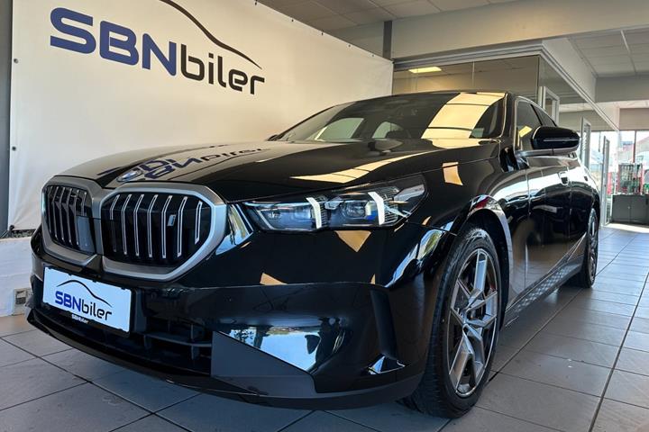 Sort BMW i5 fra 2025