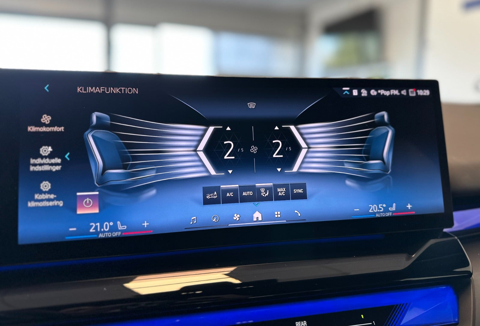 Sort BMW i5 fra 2025