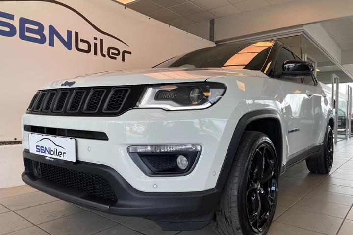 Hvid Jeep Compass fra 2020
