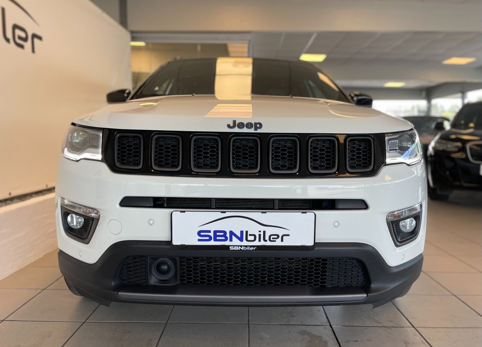 Hvid Jeep Compass fra 2020