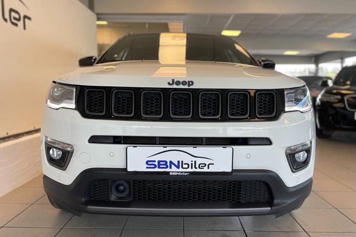 Hvid Jeep Compass fra 2020