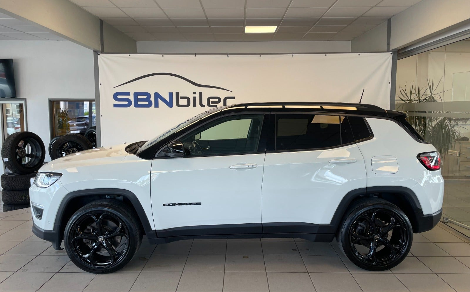 Hvid Jeep Compass fra 2020