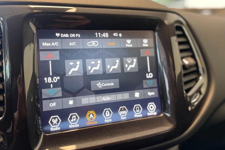 Hvid Jeep Compass fra 2020
