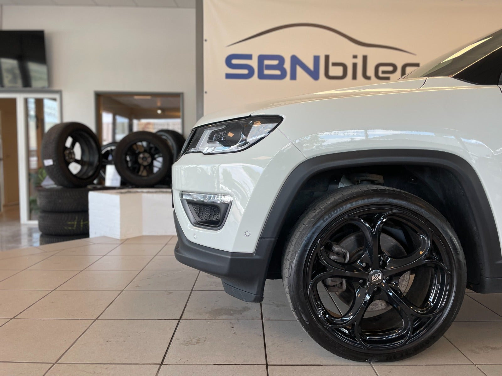 Hvid Jeep Compass fra 2020