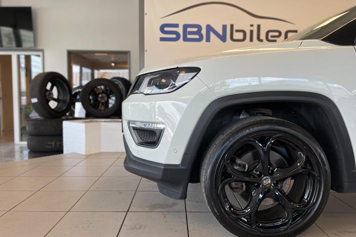 Hvid Jeep Compass fra 2020