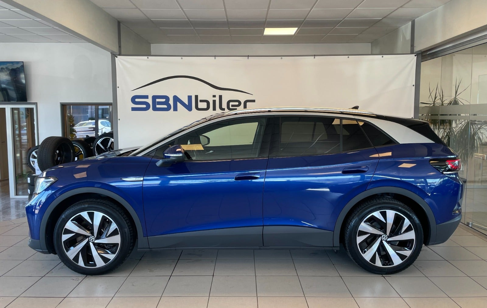 Blå VW ID.4 fra 2023