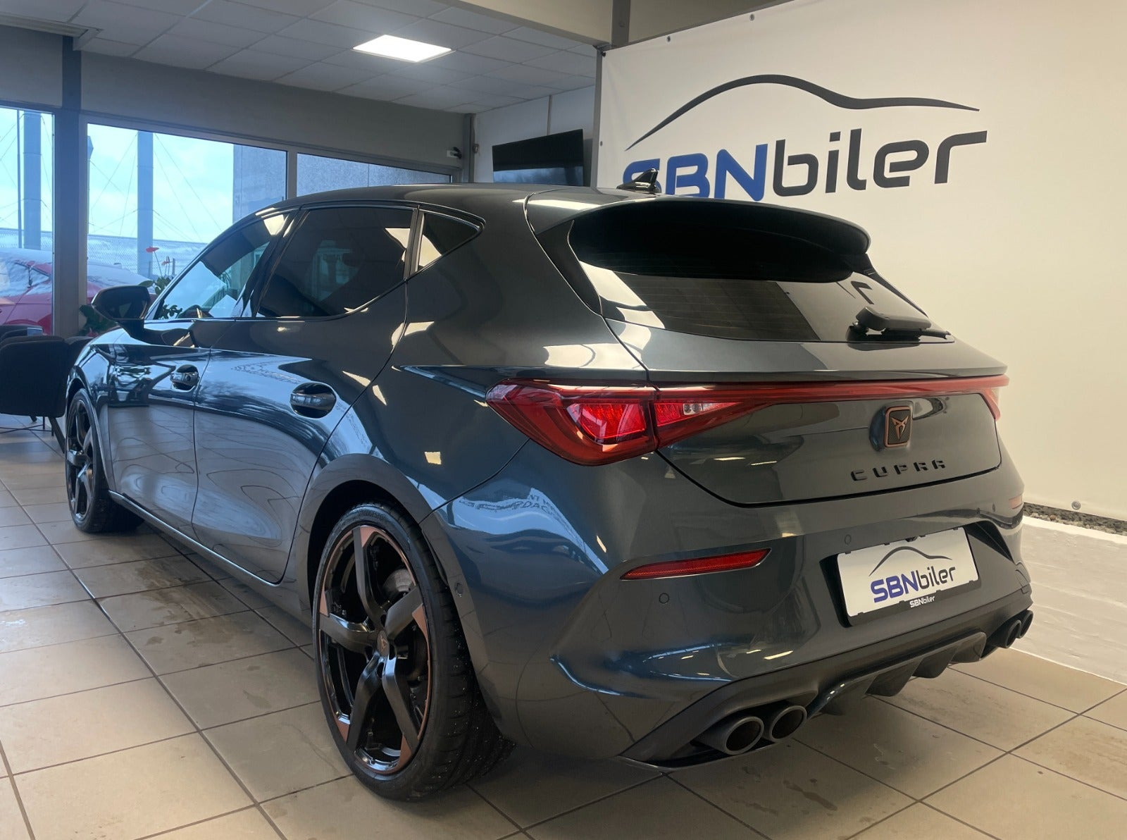 Grå Cupra Leon fra 2024