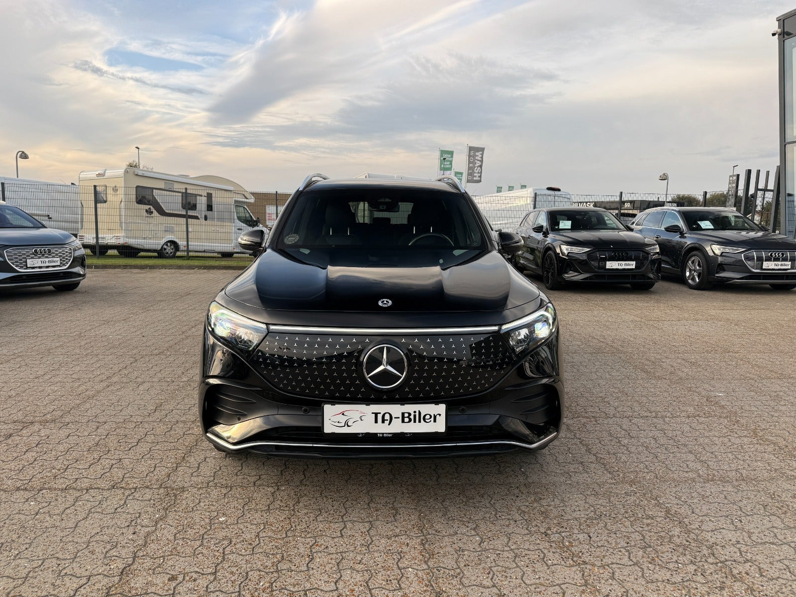 Sort Mercedes EQB250+ fra 2024