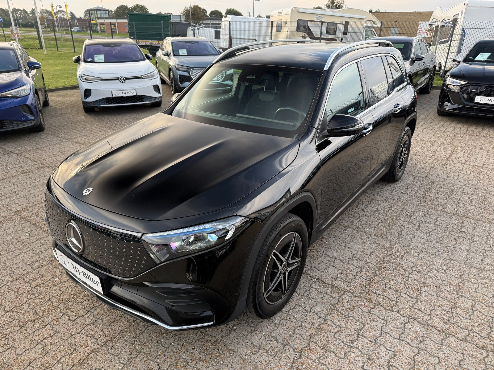 Sort Mercedes EQB250+ fra 2024