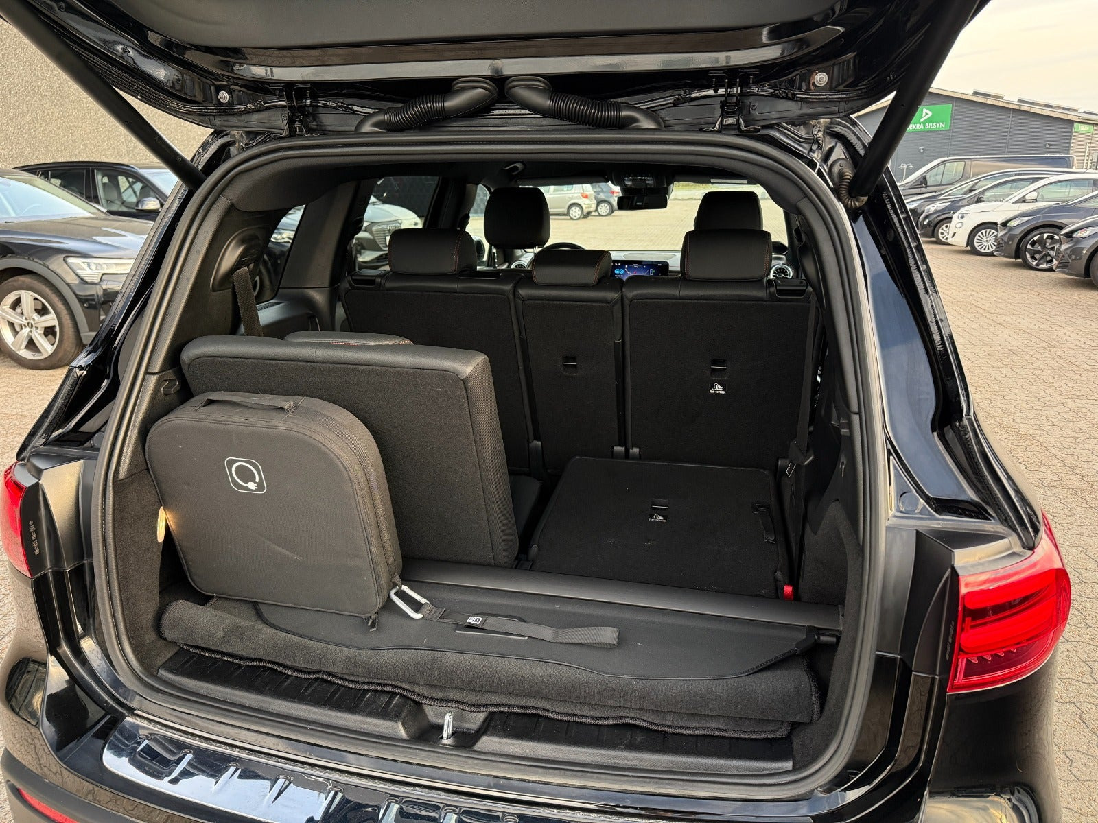 Sort Mercedes EQB250+ fra 2024