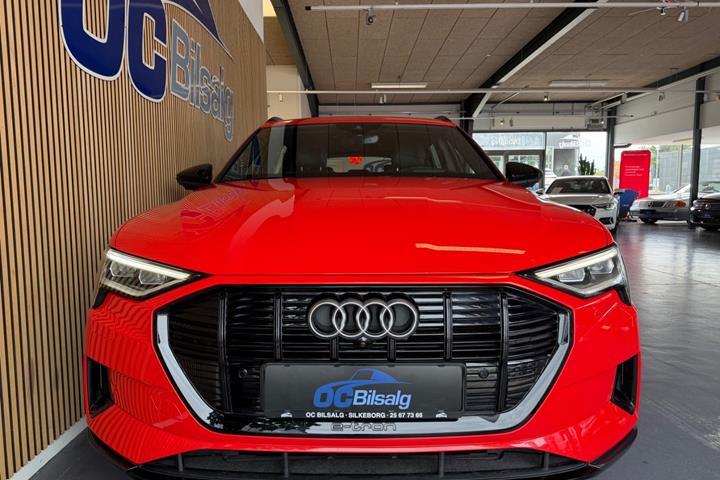 Rød Audi e-tron fra 2020