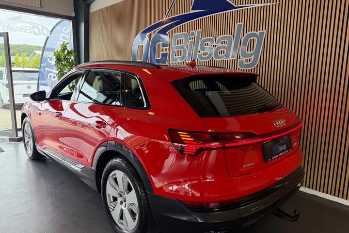 Rød Audi e-tron fra 2020