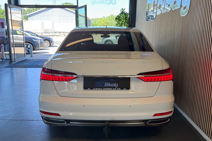 Hvid Audi A6 fra 2021
