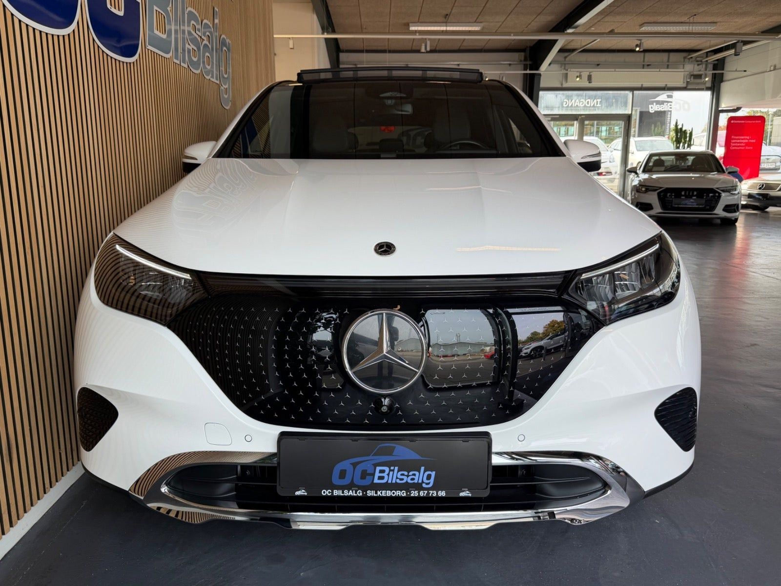 Hvid Mercedes EQE300 SUV fra 2024