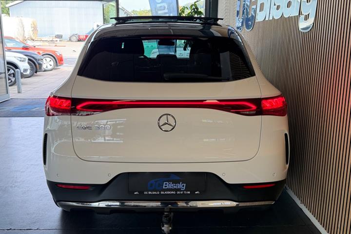 Hvid Mercedes EQE300 SUV fra 2024