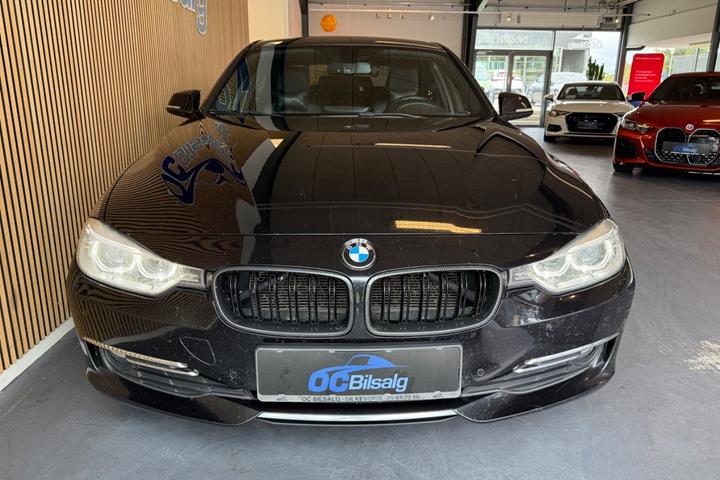 Sort BMW 318d fra 2013