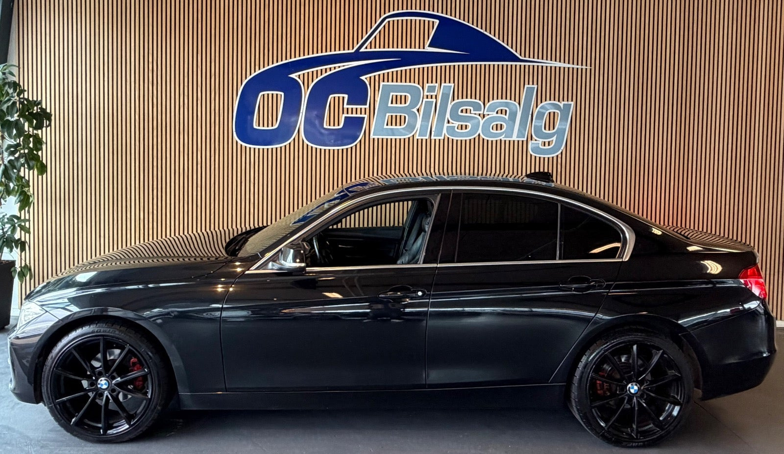 Sort BMW 318d fra 2013
