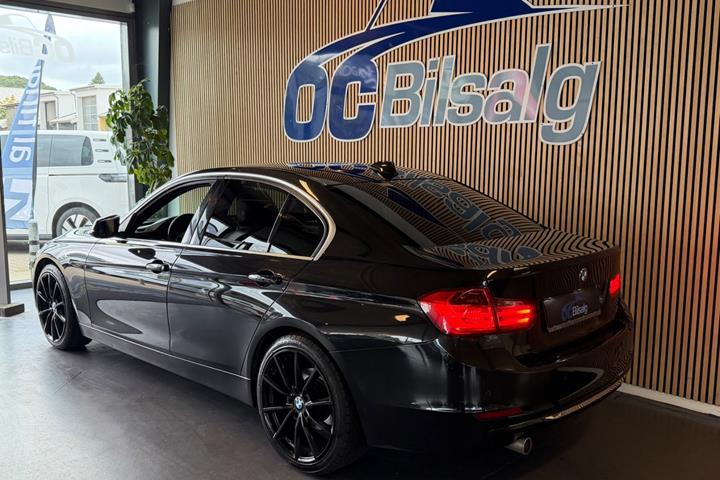 Sort BMW 318d fra 2013