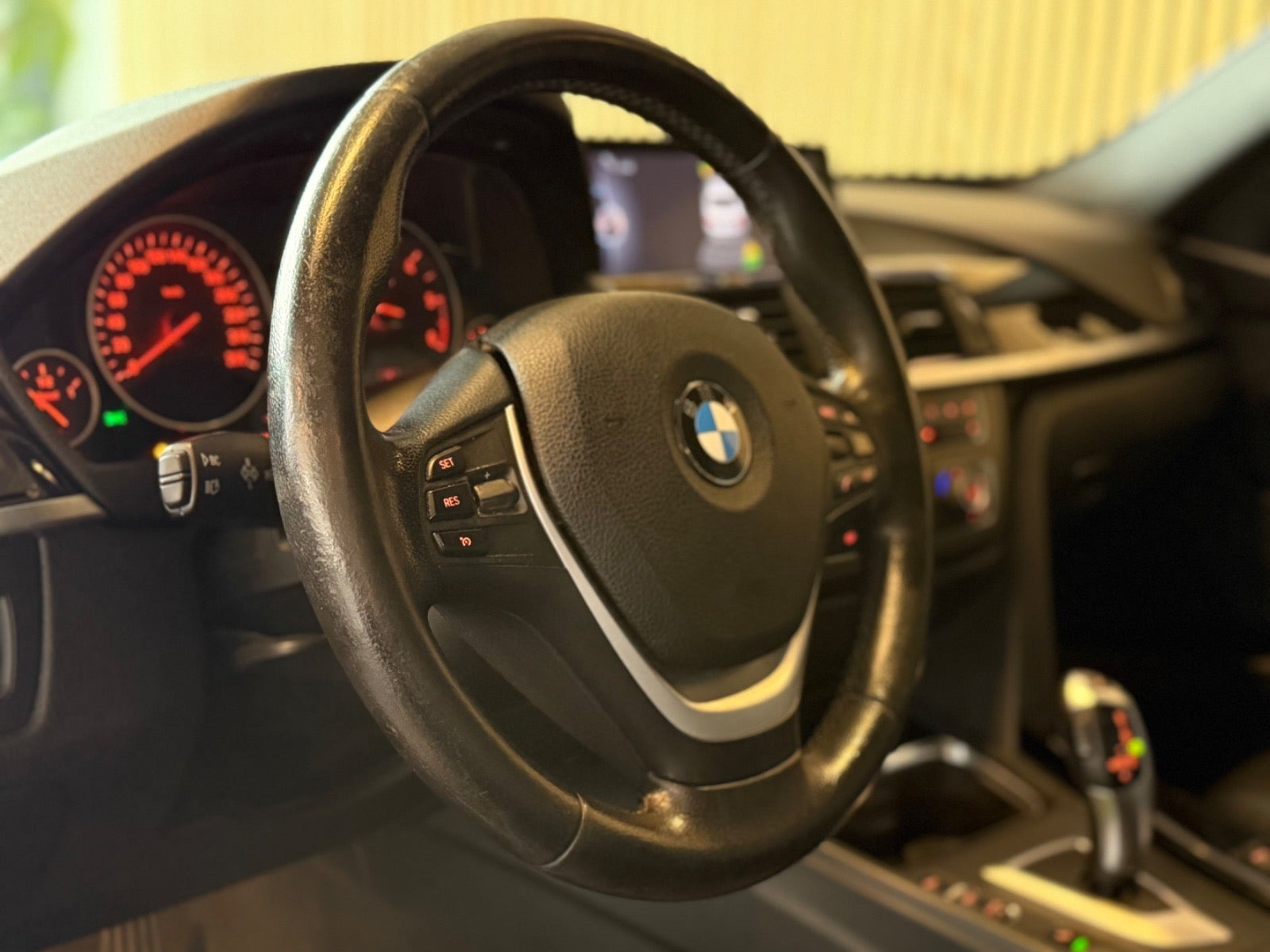 Sort BMW 318d fra 2013