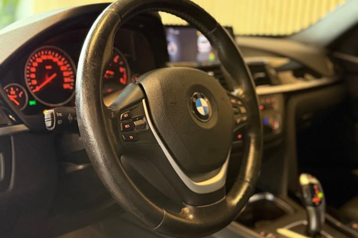 Sort BMW 318d fra 2013