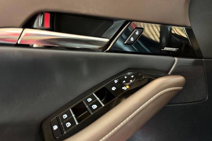 Rød Mazda CX-30 fra 2019